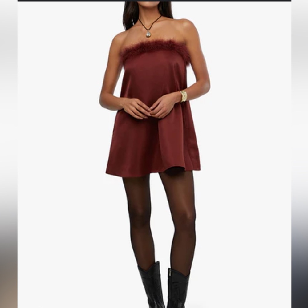 NWT WEWOREWHAT Women's Faux Fur
Strapless Satin Tube Top Mini Dress Size 2